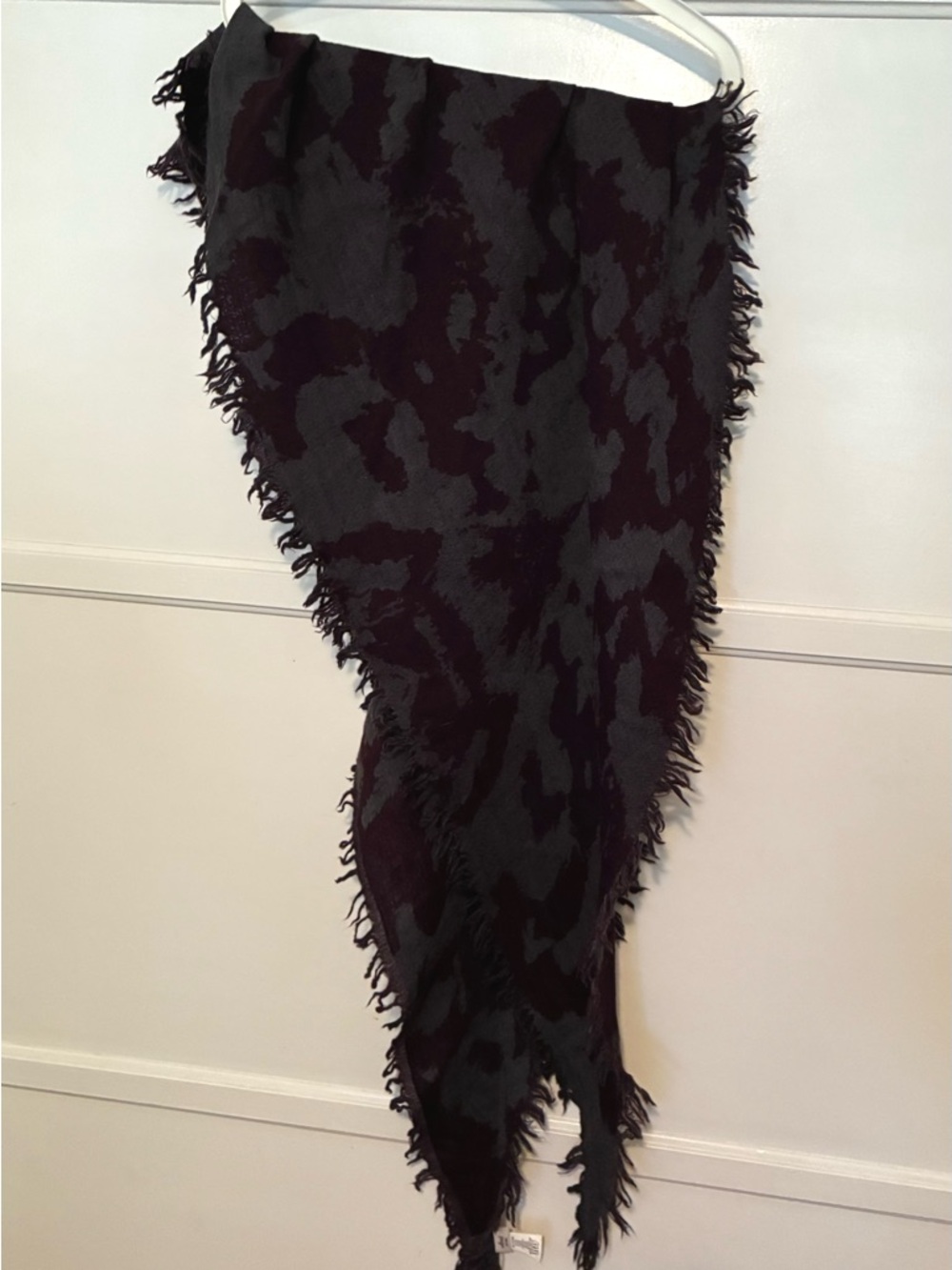 Wilfred Aritzia Fringed Black Plum Purple Wool Triangle Shawl Kaleidoscope